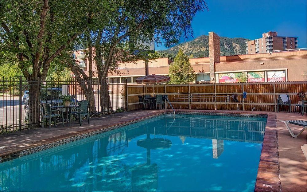 Boulder University Inn Екстериор снимка
