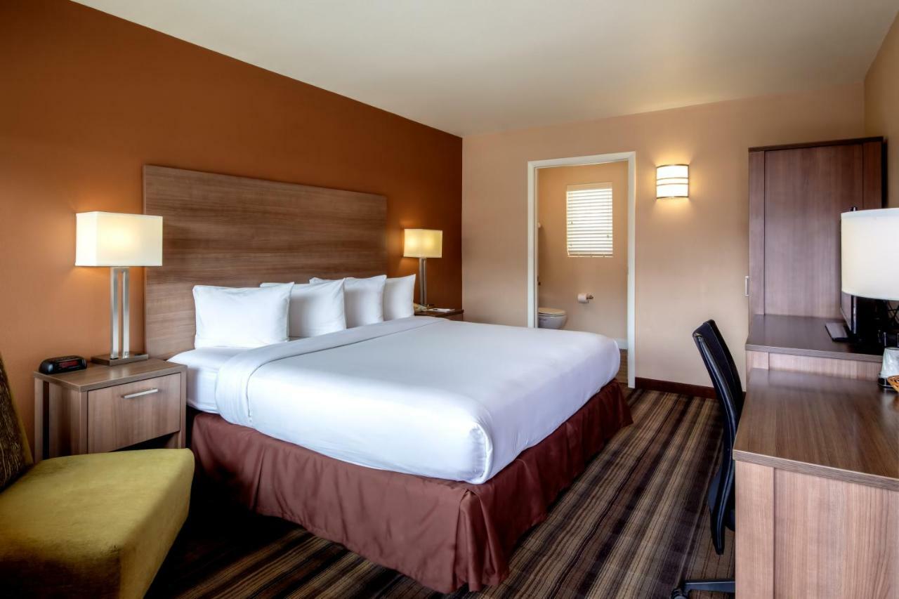 Boulder University Inn Екстериор снимка
