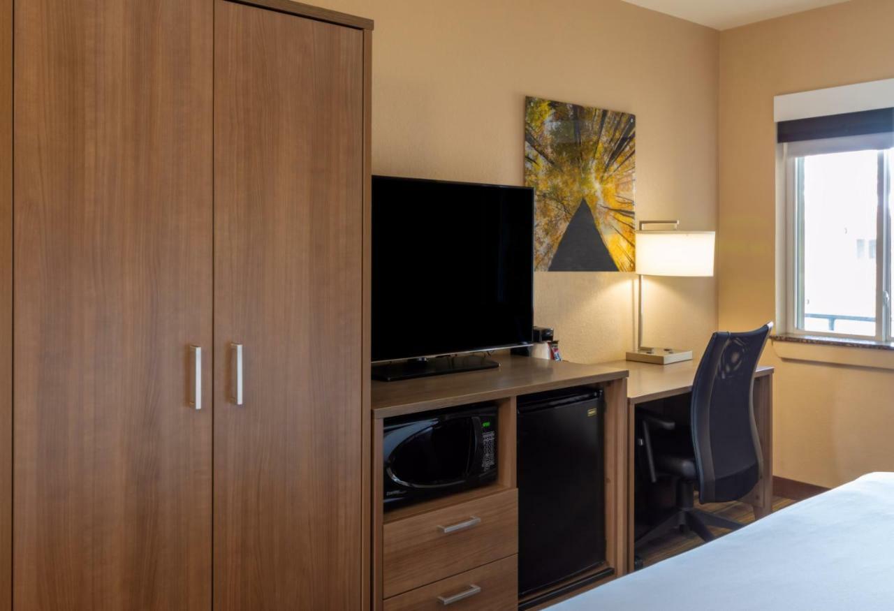 Boulder University Inn Екстериор снимка