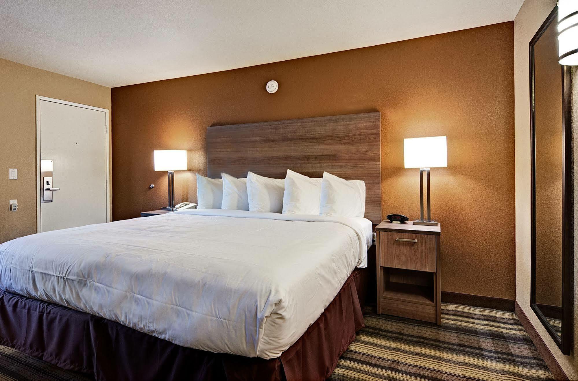 Boulder University Inn Екстериор снимка