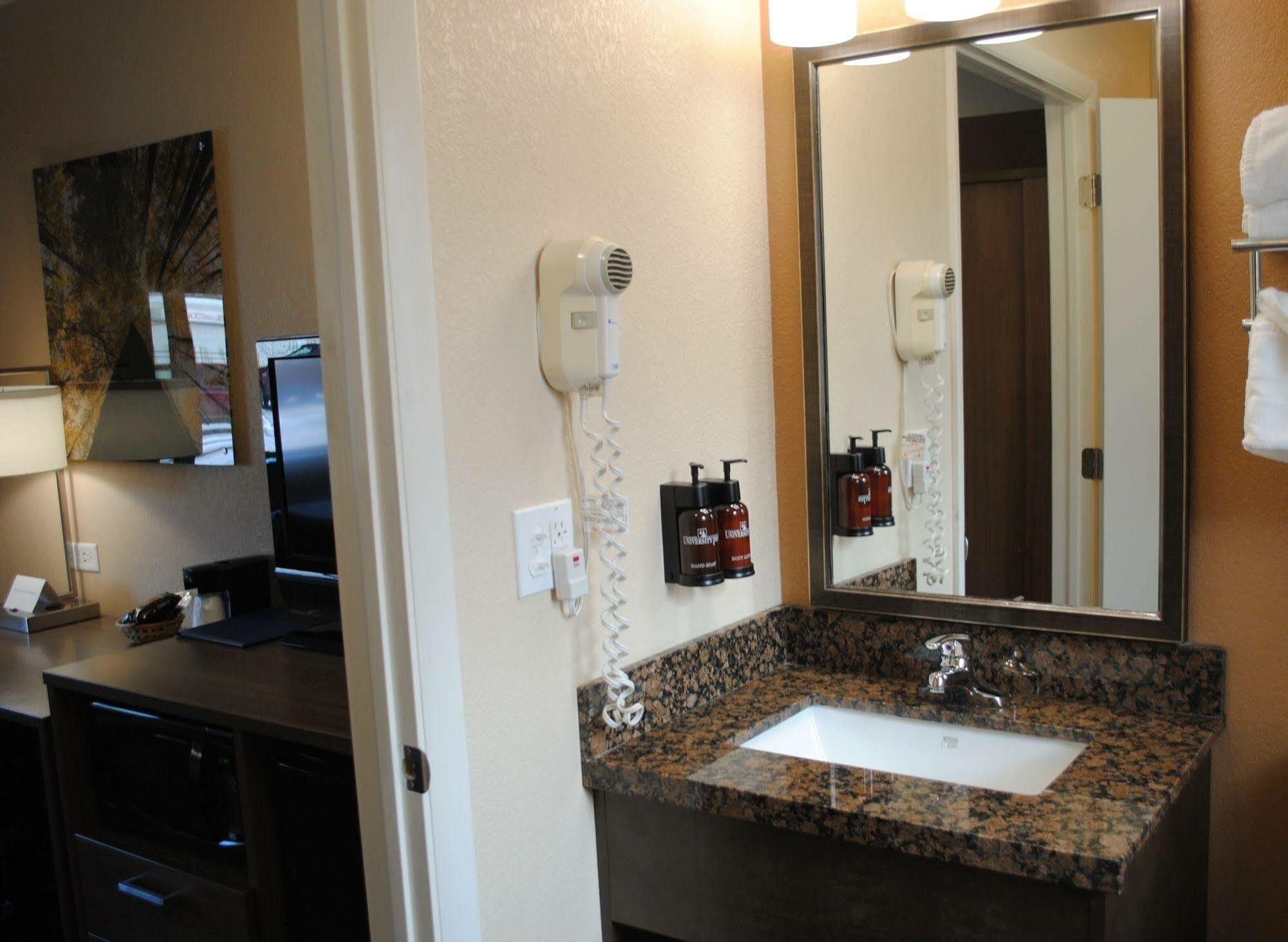 Boulder University Inn Екстериор снимка