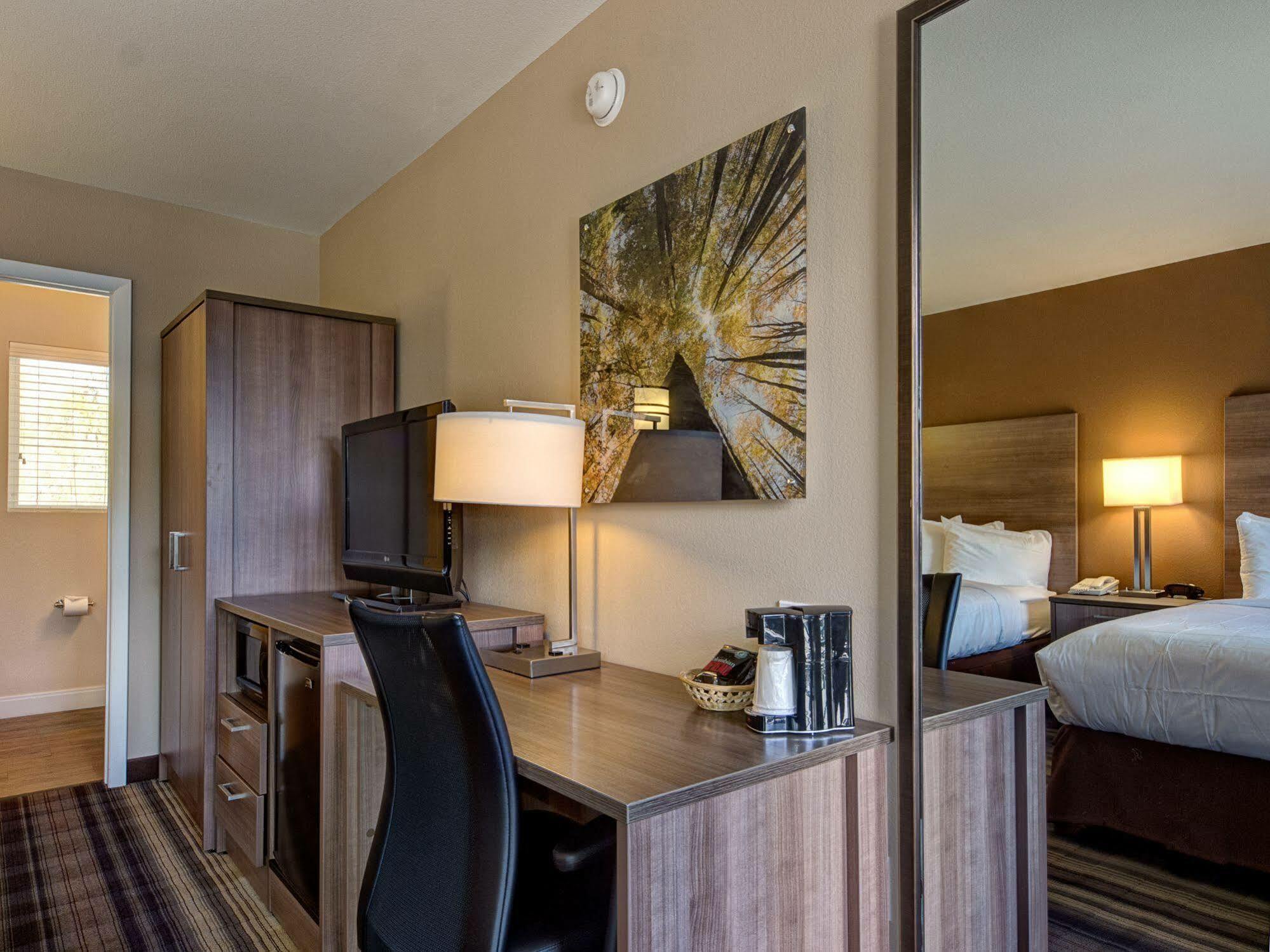 Boulder University Inn Екстериор снимка