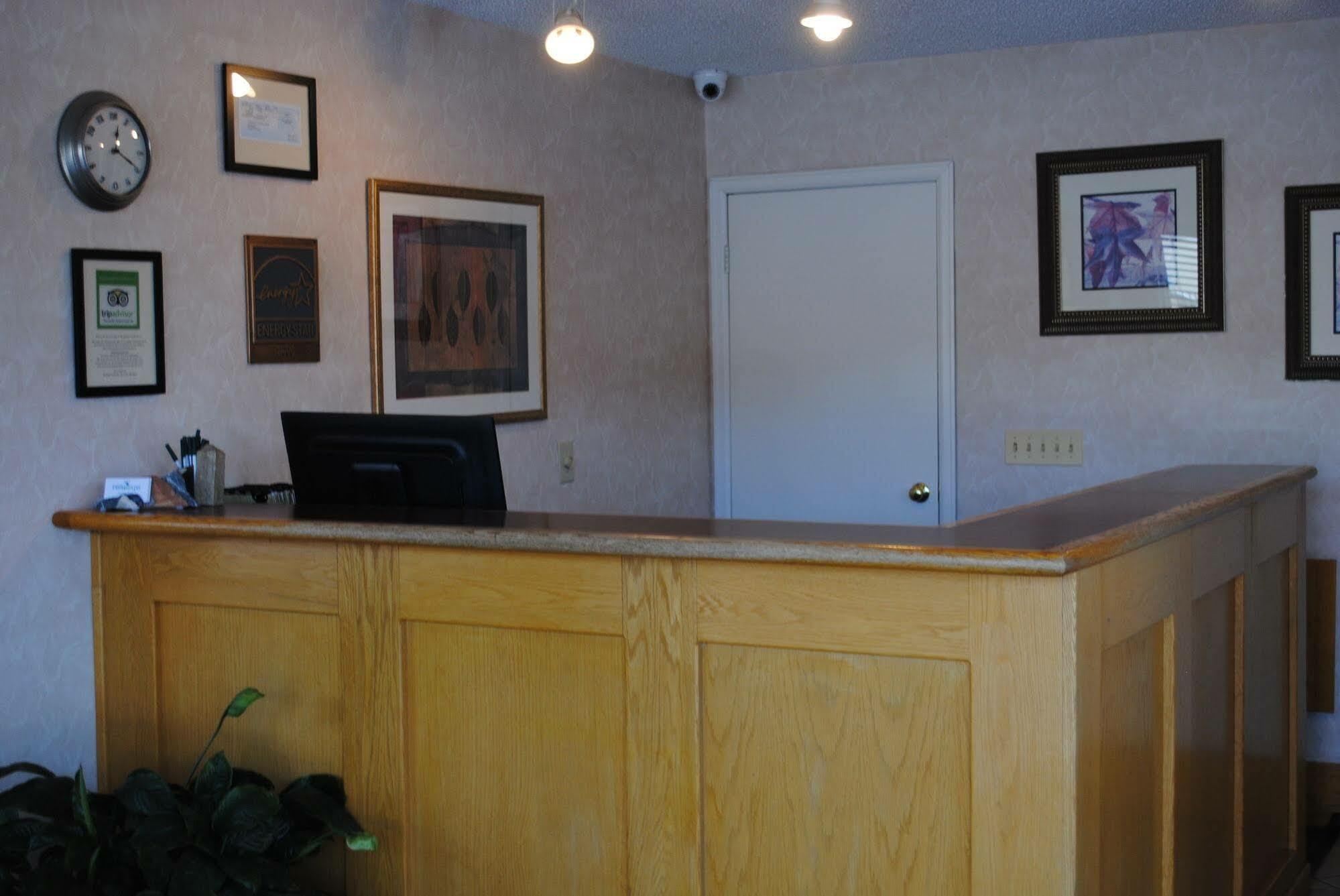 Boulder University Inn Екстериор снимка